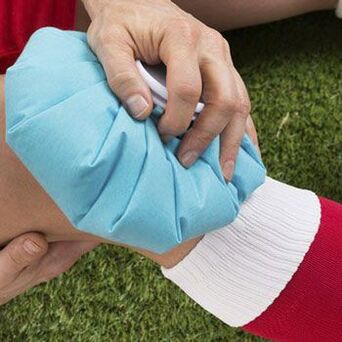 O frio pode ajudar a aliviar a dor no joelho após uma lesão